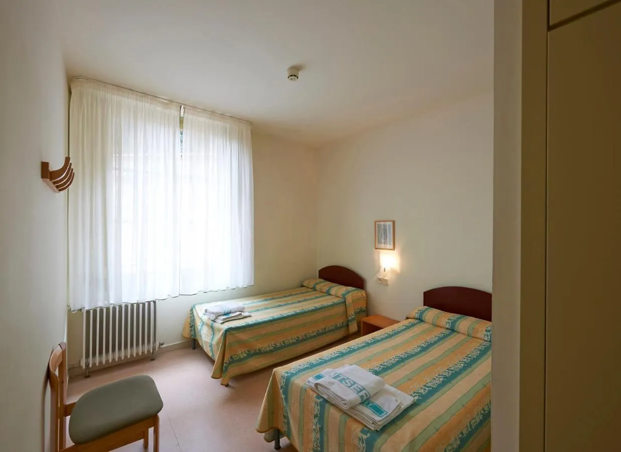 Apartment Apartamentos Montserrat Abat Marcet Spain