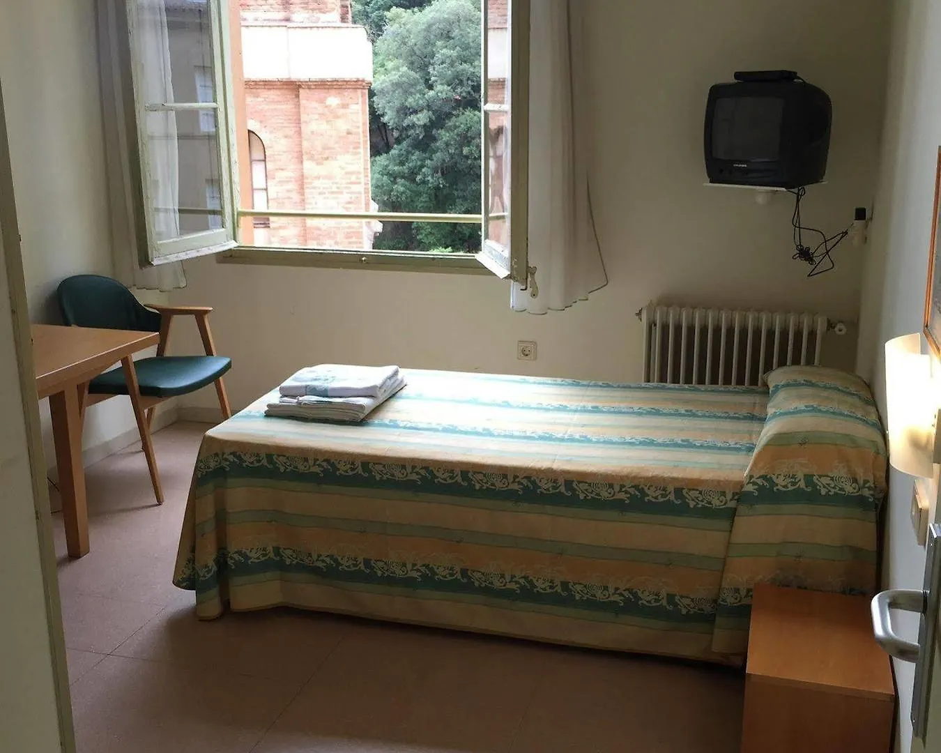 Apartamentos Montserrat Abat Marcet Spain