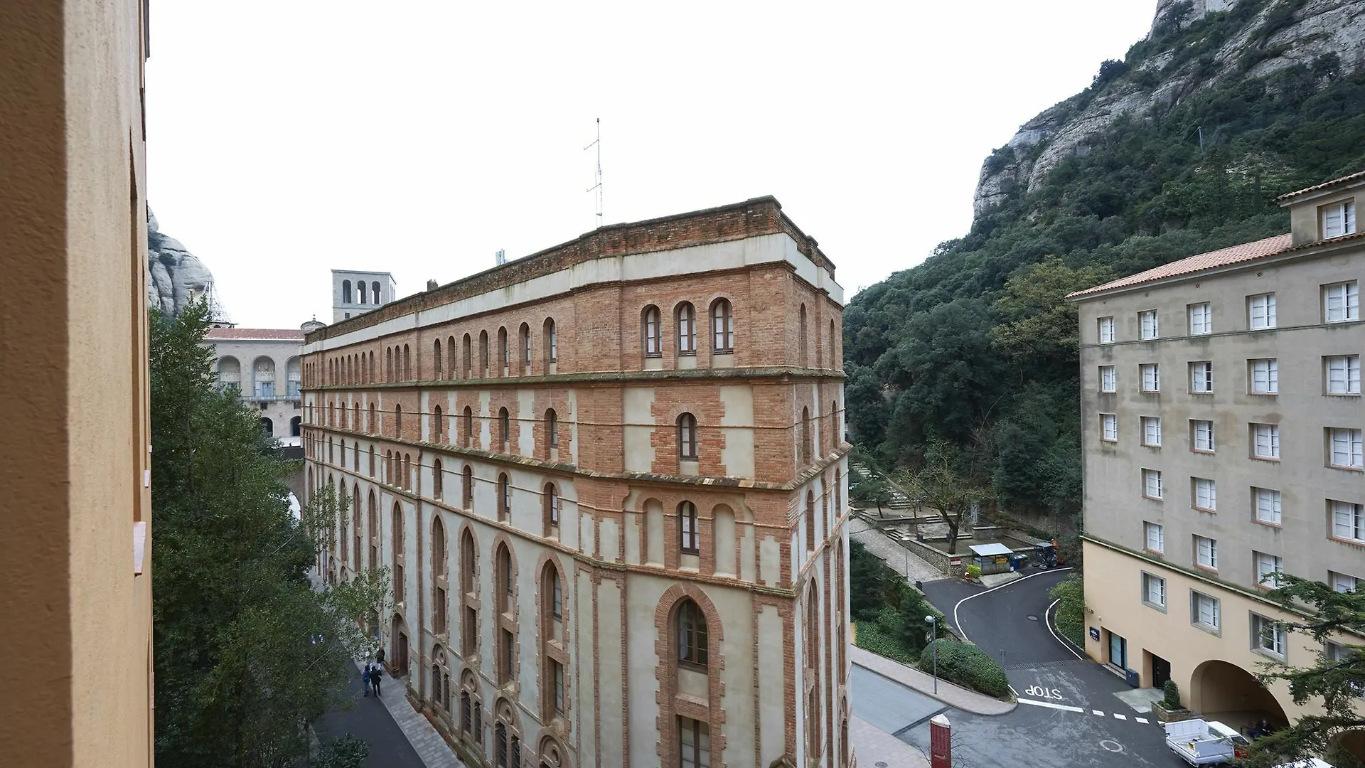 Apartamentos Montserrat Abat Marcet 0*,  Spain